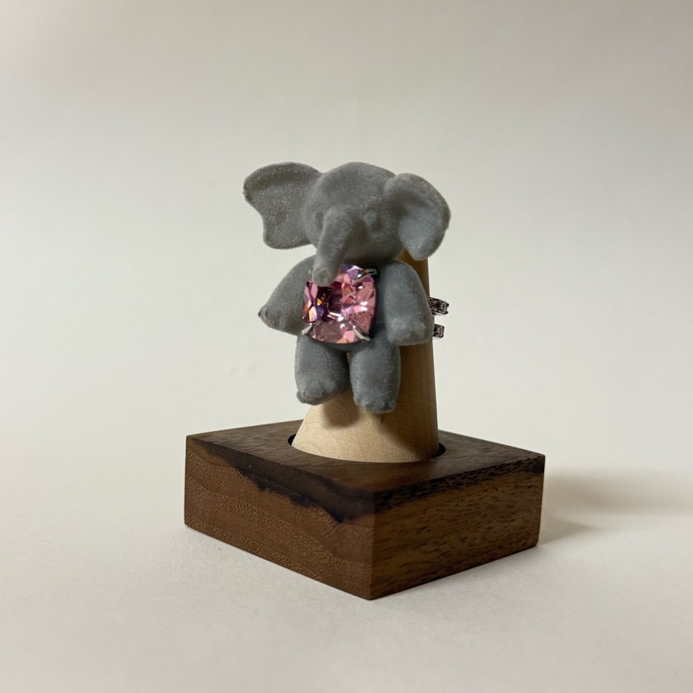 Yvmin Paradise / Gemstone Elephant Ring